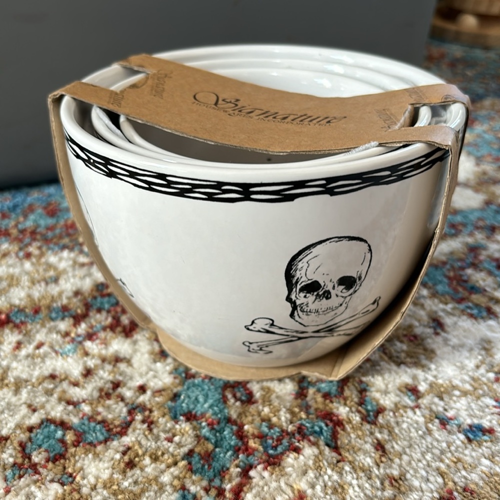 🆕☠️SIGNATURE HOUSEWARES Skull & Crossbones 3 Bowl Set☠️